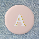 Inledande monogram  Rosa Vintage Typografi Knapp<br><div class="desc">En enkel,  minimalistisk ursprunglig utformning med hjälp av en vintage-retrotypografi i vitt med en guld-skugga på  rosa. Brev kan enkelt anpassas för att skapa din egen monogramdesign!</div>