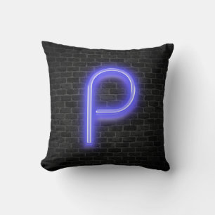 Inledande P i Neon Marquee on Brick Kudde