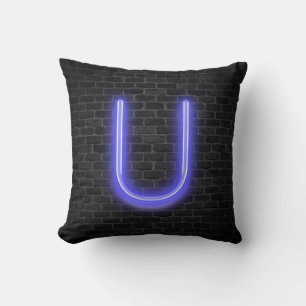 Inledande U i Neon Marquee on Brick Kudde