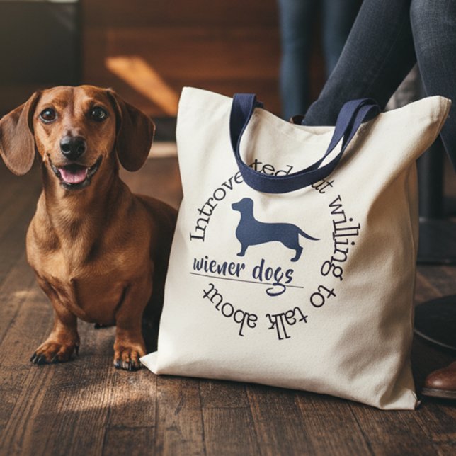 Inledd av viljan att tala om Dachshunds Funny Tygkasse (Dachshund funny tote bag - "Introverted but willing to talk about wiener dogs. )