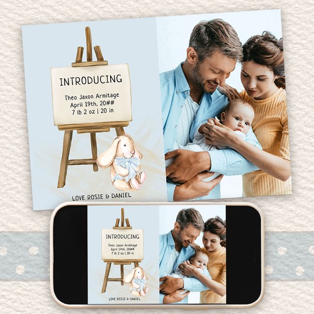Inledning av Easel & Bunny Photo Pojke Birth Meddelande (Photo Birth Announcement with cute nursery design. Buy printed or as printable digital download)