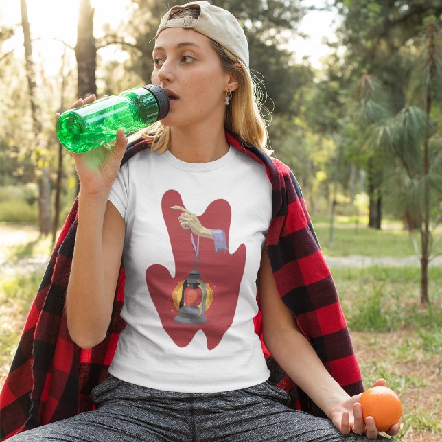 Innehavare av en Lantern T Shirt (Skapare uppladdad)