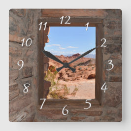 Inomhusvy över branddalen fyrkantig klocka