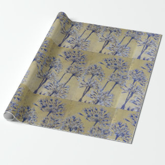 INPACKNING AV PAPPER. GULD- & LAVENDELAGAPANTHUS PRESENTPAPPER
