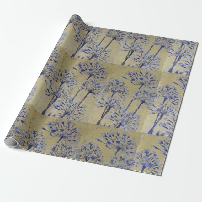 INPACKNING AV PAPPER. GULD- & LAVENDELAGAPANTHUS PRESENTPAPPER (Utrullad)