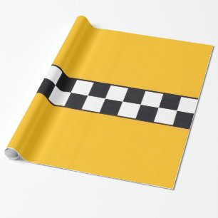 Inpackning av papper med den gula taxin presentpapper
