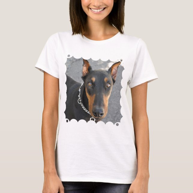 Inpassad T-tröja för DobermanPinscherdamer T Shirt (Framsida)