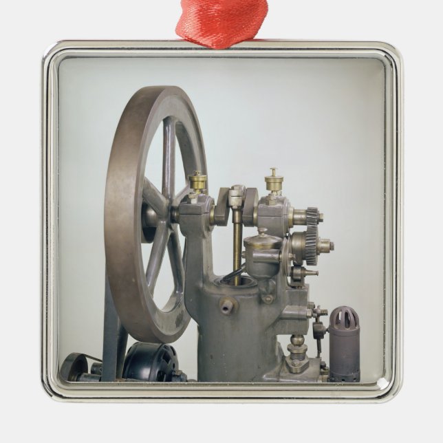 Inre förbränningsmotor, 1876 julgransprydnad metall (Framsidan)