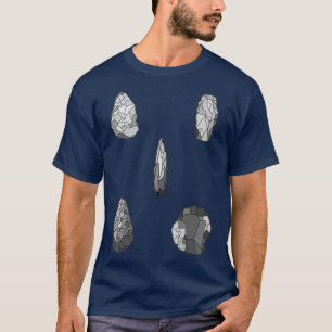 Insamling av arkeologiskt verktyg i grått t shirt