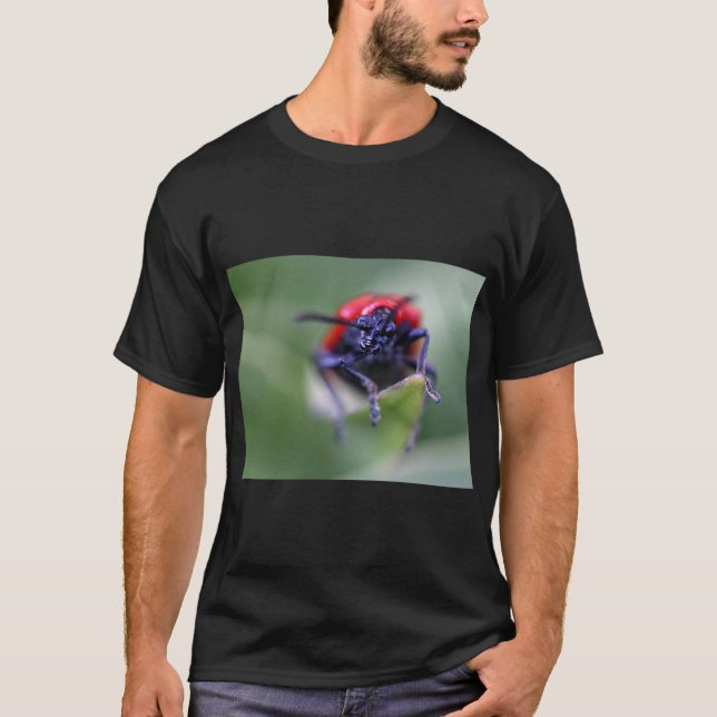 Insect Art Tee – Nature’s Tiny Beauty in Style (Framsida)