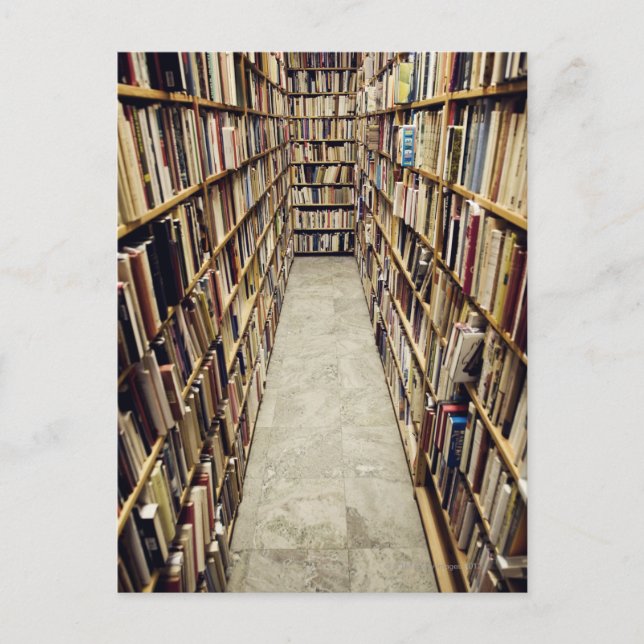 Insida i en Sverige för andrahandsbokhandel. Vykort (Framsida)