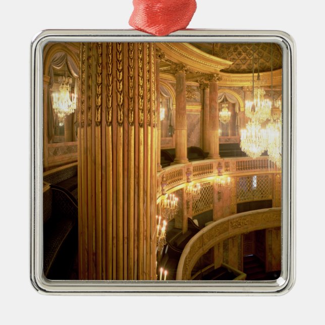 Insidan beskådar av operahuset som tittar in mot t julgransprydnad metall (Framsidan)