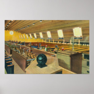 Insidan beskådar av solnedgångbowling centrerar poster