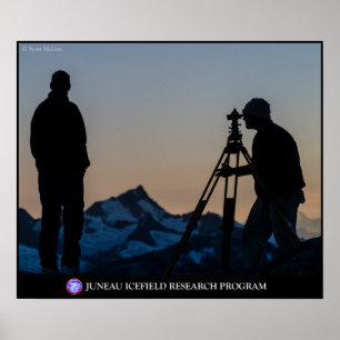 Inspektör på skymningen på den Juneau Icefield Poster