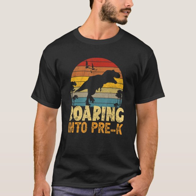 Inspelning i Pre K Dinosaur Back to school First D T Shirt (Framsida)