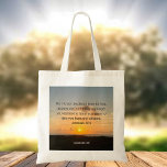 Inspirational Bible Verse Jeremiah 29:11 Sunset Tygkasse<br><div class="desc">För jag vet vilka planer jag har för dig, förklarar Herren. Planerar att blomstra dig och inte skada dig, planerar för ge som du hoppas och en framtid. Jeremiah 29:11 bibelvern på en vacker soluppväxtfotografigåva till havs med din personlig namn. Denna anpassningsbar inspirerande citat som kan återanvändas har ett upplyftande...</div>