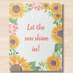 Inspirationell Motiv-solrosa Pussel<br><div class="desc">Släpp in Sol! Söt,  glada solblommor,  inspirerande pussel. Dekorerad med en ursprunglig vattenfärg av solblommor och löv i nyans av gult,  grönt och korall. Du kan anpassa den här poster genom att ändra ord om du vill. Ursprunglig vattenfärg © Michele Davies</div>