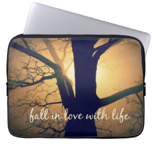 Inspirationellt fall i Kärlek med livsoffert Laptop Sleeve