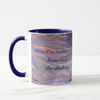Inspirationsmugga med akrylkonst i berg vid grynin mugg