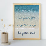 Inspirationsturkos Blue Ocean Surfa Vågar Poster<br><div class="desc">Vacker contemporary tealturkos blått hav surfa vinkarare och strand. MED roligten "LÅT VÅGAR SLÅTT DIN FOT OCH SAND VARA DITT SÄTE" citat.</div>
