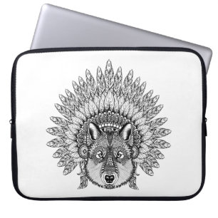 Inspirerad varg i befjädrad krighätta laptop sleeve