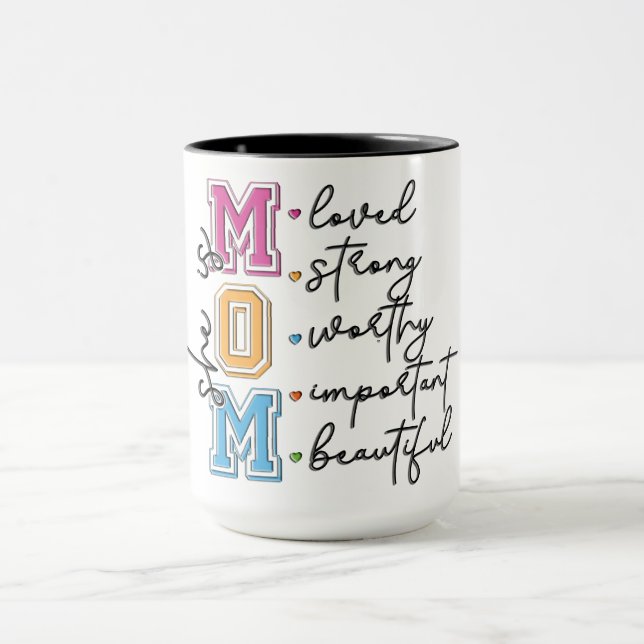 Inspirerande Hon Är Mamma Mugg (Center)