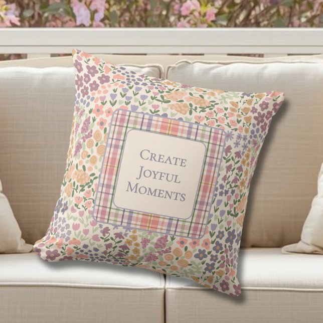 Inspirerande lapptäcke blommig & rutig kudde (Personalized Floral Plaid Throw Pillow – Create Joyful Moments Quote –  Inspirational Home Decor)