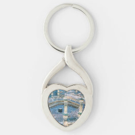 Inspirerande metallnyckelring twisted heart silverfärgad nyckelring