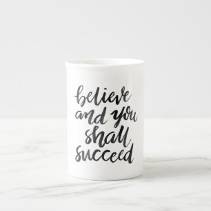 Inspireras citationstecken: Tro och dig lyckas Benporslin Mugg