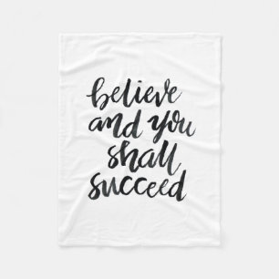 Inspireras citationstecken: Tro och dig lyckas Fleecefilt