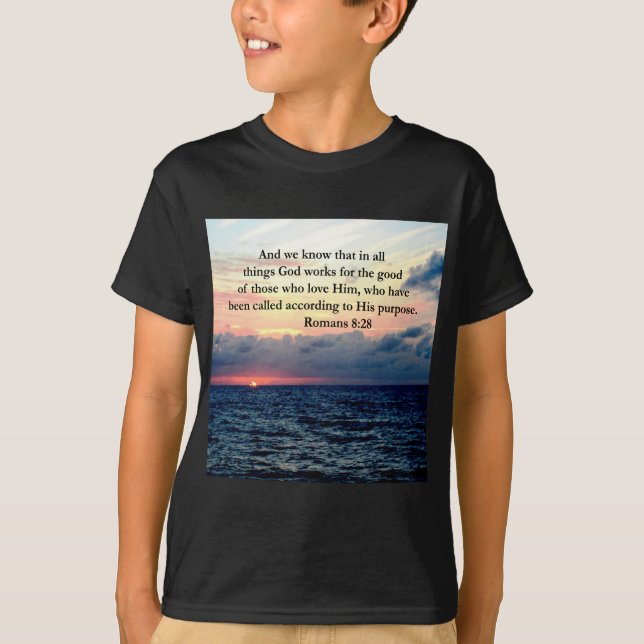 INSPIRING ROMANS 8:28 DESIGN TEE (Framsida)