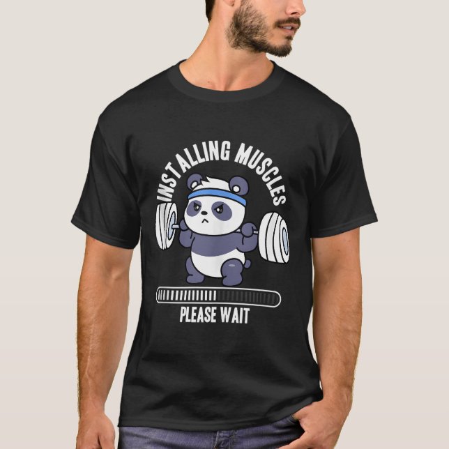 Installing Muscles Please Wait Panda Weight Liftin T Shirt (Framsida)