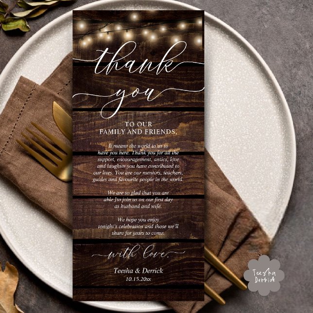 Inställning av tackkort för Bröllop Ställe under m Program (Rustic Wedding Dinner Place Setting Thank You Card Reception in Cottage Brown Wood String Lights)