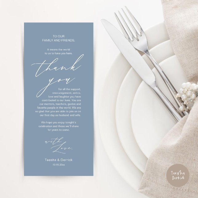 Inställning av tackkort för dagens Bröllop Ställe Program (Modern Minimalist Wedding Dinner Place Setting Thank You Card in aesthetic dusty blue)