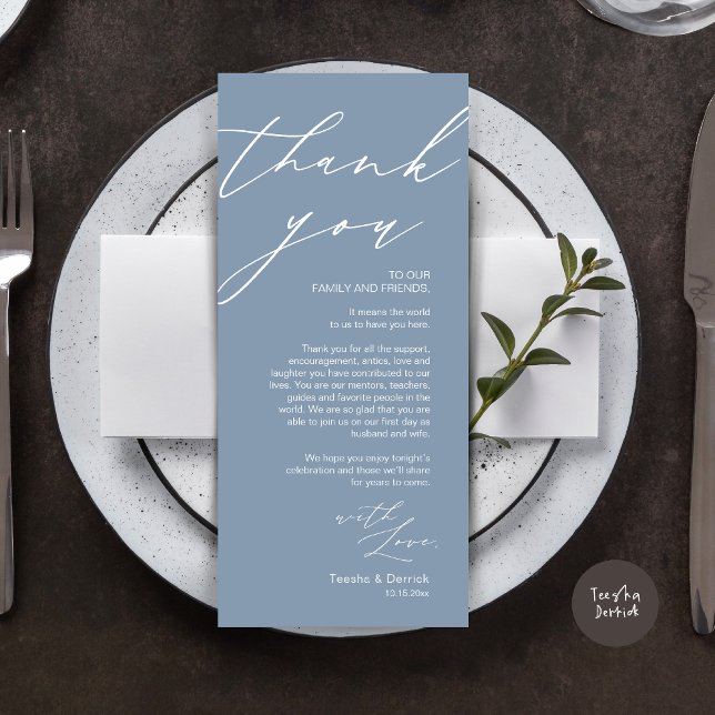 Inställning av tackkort för minimalistiskt Bröllop Program (Wedding Place Setting Dinner Thank You Card, Modern Romantic Script, in Dusty Blue)