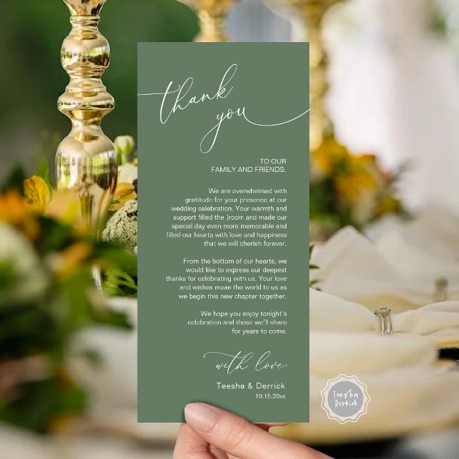 Inställning av tackkort för Romantic Bröllop Ställ Program (Wedding Dinner Place Setting Thank You Card, Modern Romantic Script, in Forest Sage Green)