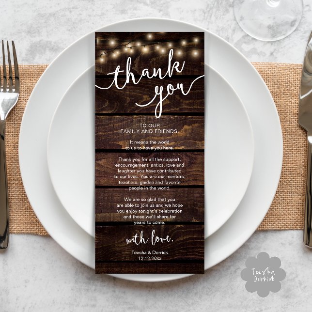 Inställningsmiddagen för Ställe i Rustic Bröllop t Program (Rustic Wedding Place Setting Rehearsal Dinner Thank you Card in brown wood string lights theme)