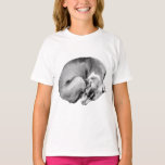 Insvälld i viloläge t shirt<br><div class="desc">En sovande hund som viks in i ett spiral, skuggas mjukt i monokrom bläck. Det är en mjuk design som viskar bekvämlighet och lojalitet - lätt för bäran, lätt för kärlek.</div>