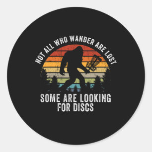 Inte alla som vandrar är vilse Disc Golf Bigfoot S Runt Klistermärke