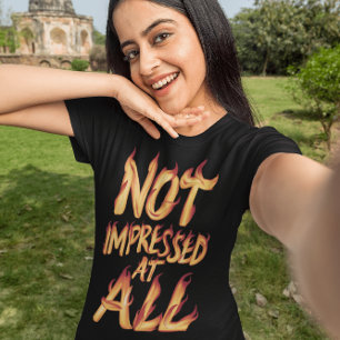 Inte alls imponerad - bländande typografi t shirt