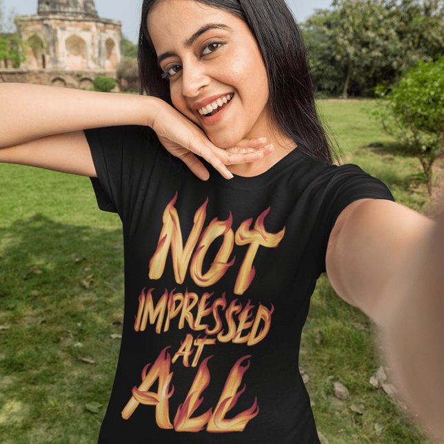Inte alls imponerad - bländande typografi t shirt (Skapare uppladdad)
