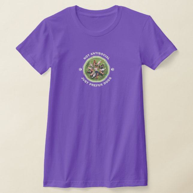 Inte asocial - föredrar bara hundar - hundperson t shirt (Laydown)
