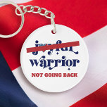 Inte bakåt, USA flagga Heart White<br><div class="desc">Inga fler "Glatta krigare". Inte tillbaka. Inte min president. Ta ställning och stödja demokratin och era medkvinnor med denna grafiska, patriotiska akryliska nyckelkedja. Den vita kalligraftypografin, ett rött "nej" pub och ett amerikanskt flagga av rustiskt trä täcker över en ren vit bakgrund. Ändra kopian om du vill med ditt namn...</div>