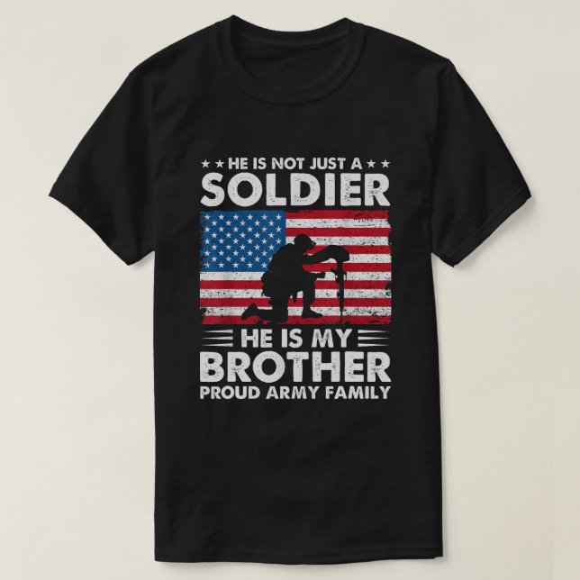 Inte bara en soldat han är min broderarmé Syrran T Shirt (Design framsida)