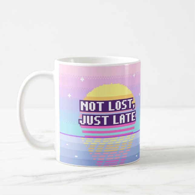Inte Borttappad, Bara Sen Neurodivergent Pixel Mug Kaffemugg (Vänster)