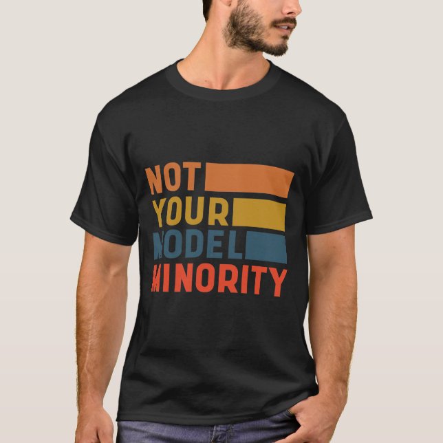 Inte din modellminoritet - anti-asiatisk rasism t shirt (Framsida)