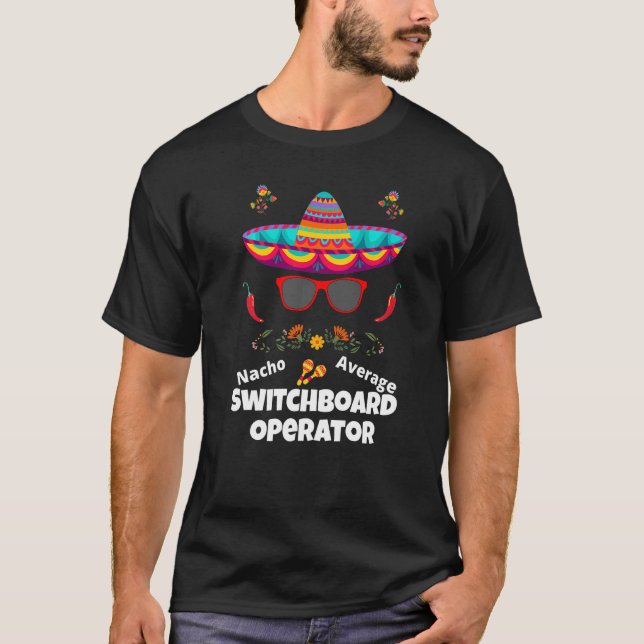 Inte din vanliga växeloperatör  Sarksatisk T Shirt (Framsida)