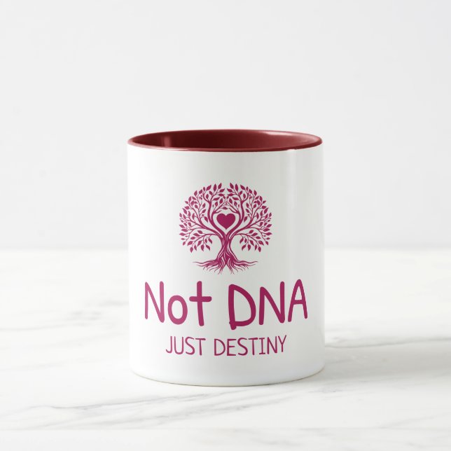 Inte DNA, bara Destiny Adoptive Mamma T-shirt Mugg (Center)