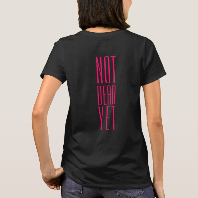Inte död än Rosa T-Shirt (Baksida)