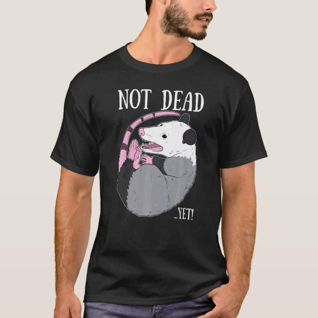 Inte död ännu Memsum Possum Sopor Dead Opossum T Shirt (Framsida)